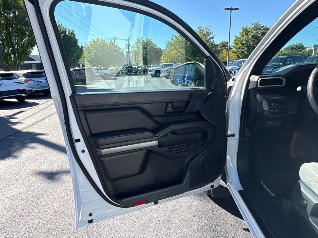 Certified 2024 Toyota Tacoma SR5 AWD/4WD image 16
