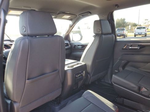 New 2026 Chevrolet Suburban LT w/ Comfort Package image 13