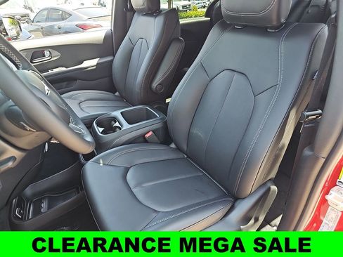 New 2025 Chrysler Pacifica Select image 16