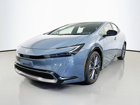 Used 2025 Toyota Prius XLE FWD image 10