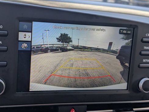 Used 2025 Hyundai Elantra Hybrid FWD image 14