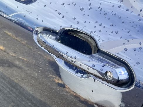 Used 2022 Toyota Highlander XLE image 7