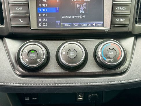 Used 2017 Toyota RAV4 LE image 17