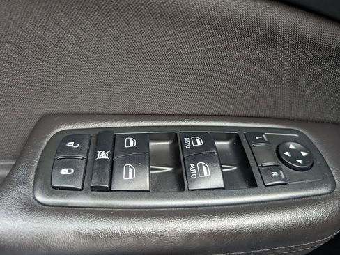 Used 2015 Chrysler 200 Limited w/ Convenience Group image 30