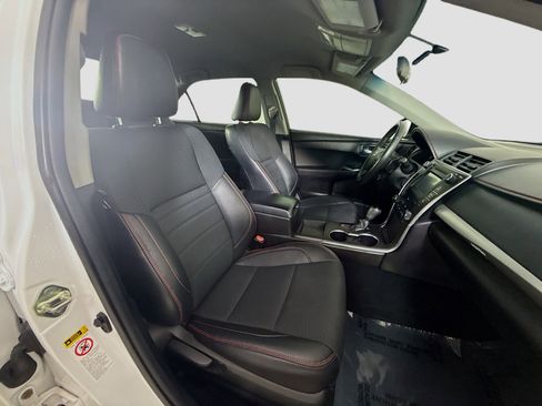 Used 2017 Toyota Camry SE image 28