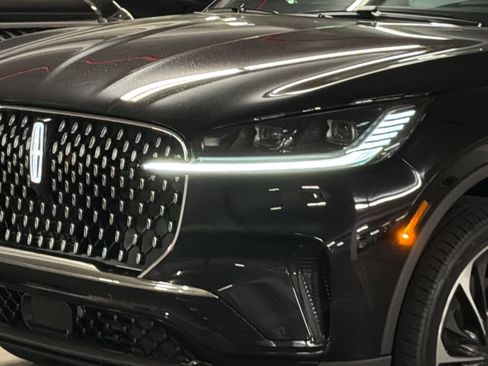 New 2026 Lincoln Aviator Reserve AWD/4WD image 2