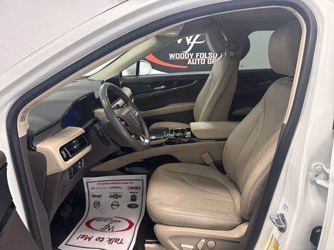 Used 2023 Lincoln Nautilus AWD image 9