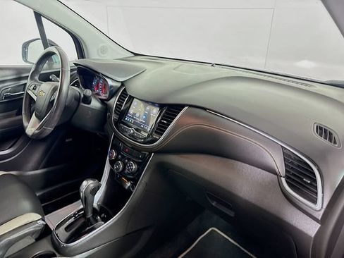 Used 2019 Chevrolet Trax Premier w/ Midnight Edition AWD/4WD image 33