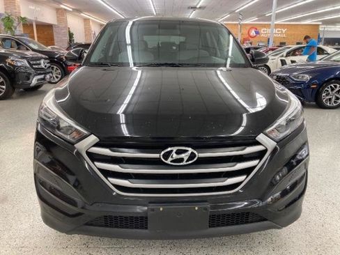 Used 2017 Hyundai Tucson SE w/ Cargo Package FWD image 3