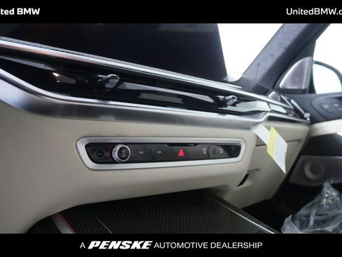 New 2026 BMW X7 M60i image 23