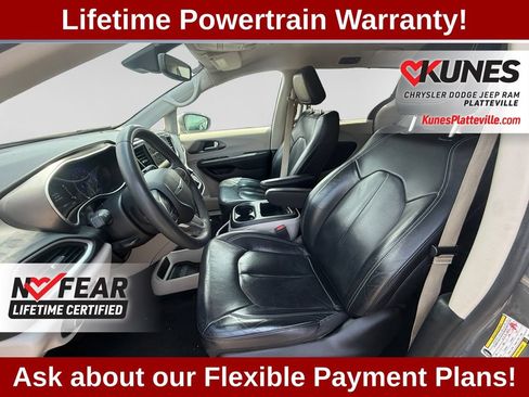 Used 2022 Chrysler Pacifica Touring-L FWD image 21