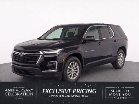 Used 2022 Chevrolet Traverse LS FWD image 1