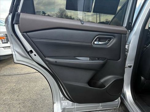 Used 2021 Nissan Rogue SL w/ Premium Package image 22