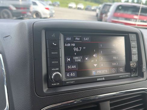 Used 2019 Dodge Grand Caravan SXT w/ Blacktop Package FWD image 12
