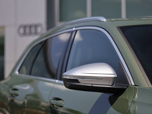 New 2026 Audi SQ5 Prestige AWD/4WD image 3