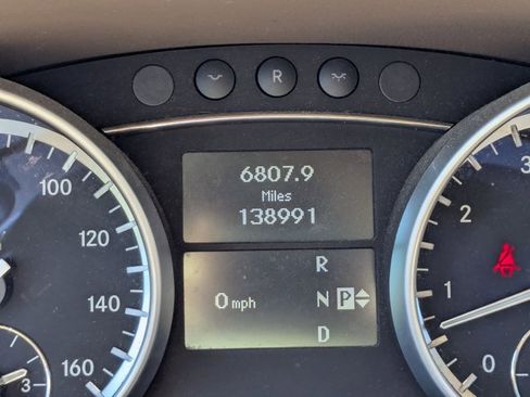 Used 2012 Mercedes-Benz GL 450 4MATIC image 11