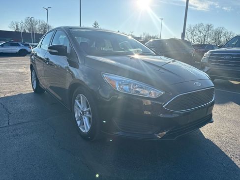 Used 2016 Ford Focus SE w/ SE Power Seat Package image 6