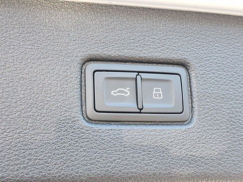 Certified 2025 Audi Q7 Premium Plus image 30