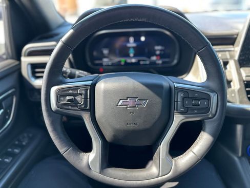 Used 2022 Chevrolet Suburban Z71 w/ Luxury Package image 6