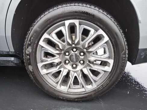 Used 2023 GMC Yukon Denali Ultimate AWD/4WD image 6