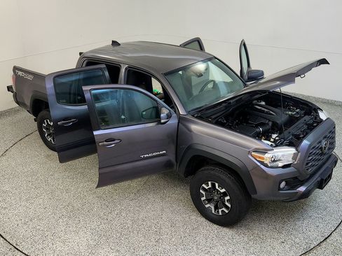 Used 2021 Toyota Tacoma TRD Off-Road w/ Technology Package AWD/4WD image 17