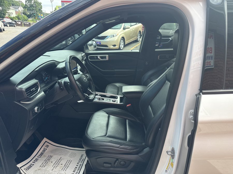 Used 2020 Ford Explorer XLT w/ Equipment Group 202A AWD/4WD image 15