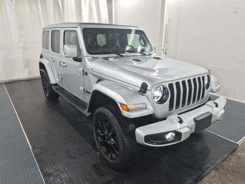 Used 2023 Jeep Wrangler Unlimited Sahara AWD/4WD image 5