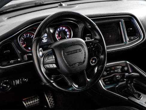 Used 2017 Dodge Challenger R/T image 12