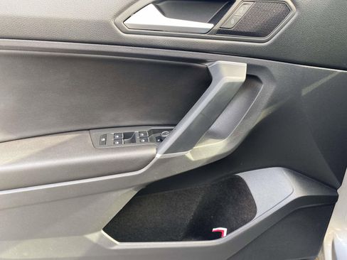 Used 2020 Volkswagen Tiguan SE w/ Panoramic Sunroof Package image 14