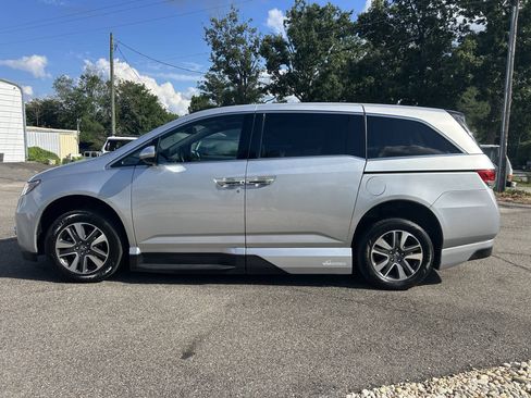 Used 2015 Honda Odyssey Touring Elite image 11