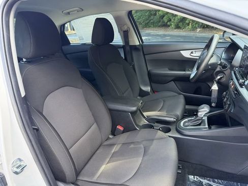 Certified 2024 Kia Forte LXS w/ LXS Technology Package FWD image 37