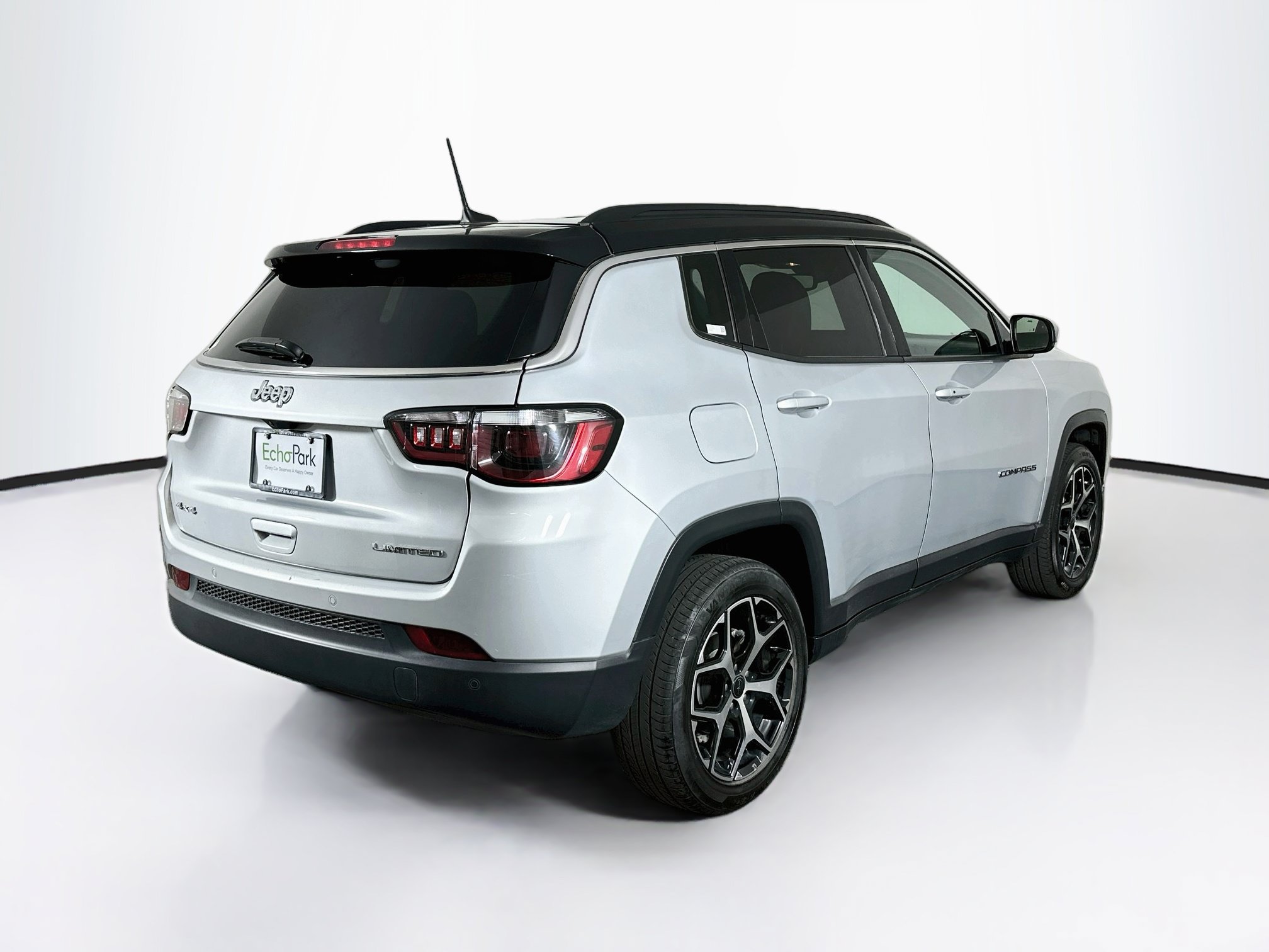 Used 2025 Jeep Compass Limited AWD/4WD image 9