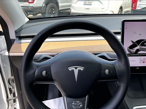 Used 2021 Tesla Model Y Long Range AWD/4WD image 24