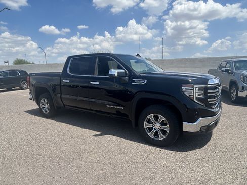 Used 2025 GMC Sierra 1500 SLT AWD/4WD image 7