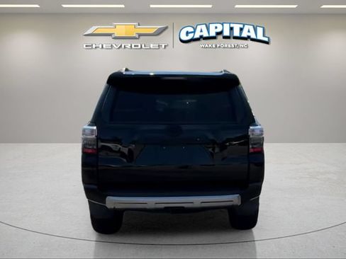 Used 2017 Toyota 4Runner TRD Off-Road AWD/4WD image 4
