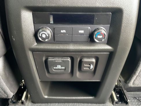 Used 2023 Chevrolet Traverse LT w/ LT Premium Package FWD image 28