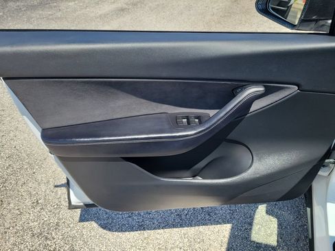Used 2022 Tesla Model Y Long Range AWD/4WD image 12