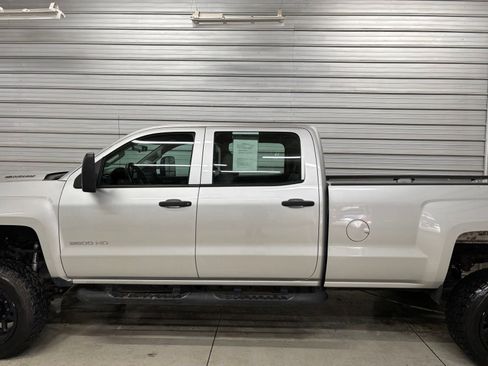 Used 2019 Chevrolet Silverado 2500 W/T AWD/4WD image 9