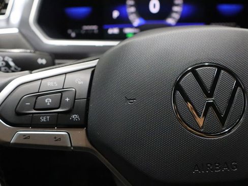 Used 2022 Volkswagen Tiguan SE image 19