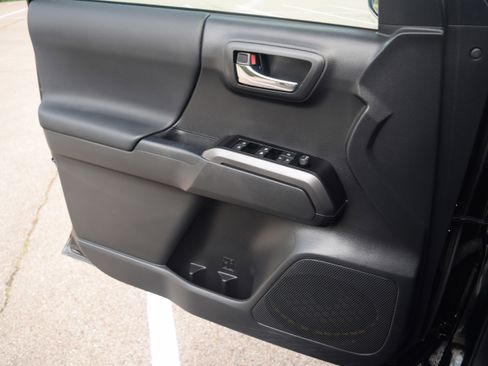 Used 2023 Toyota Tacoma TRD Sport w/ Advanced Technology Package image 18