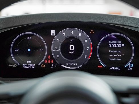 Certified 2025 Porsche Cayenne Coupe AWD/4WD image 18