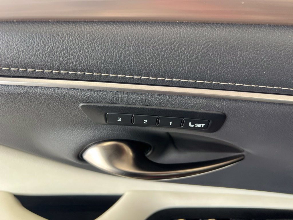 Used 2023 Lexus ES 300h F Sport w/ Accessory Package (Z1) FWD image 19
