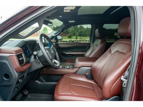 Used 2024 Ford Expedition Limited AWD/4WD image 12