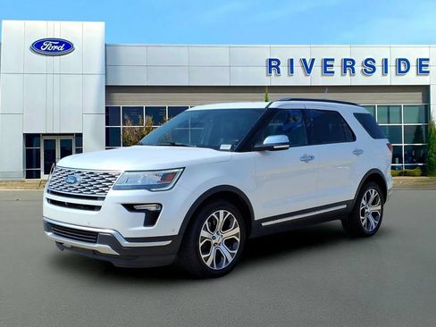 Used 2018 Ford Explorer Platinum AWD/4WD image 3