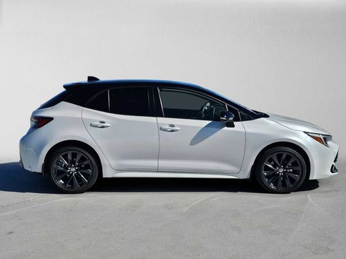Used 2025 Toyota Corolla XSE FWD image 2
