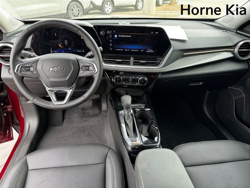 Used 2024 Chevrolet Trax ACTIV w/ Sunroof Package image 14