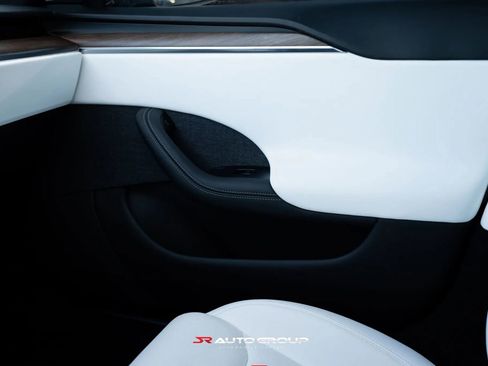 Used 2022 Tesla Model S image 12