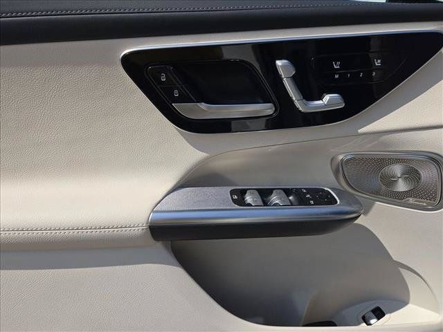Used 2025 Mercedes-Benz GLC 300 image 14