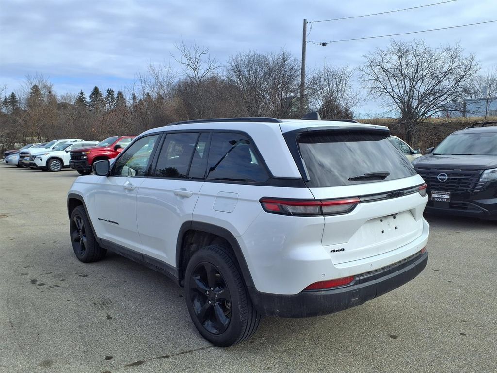 Used 2023 Jeep Grand Cherokee Altitude AWD/4WD image 4