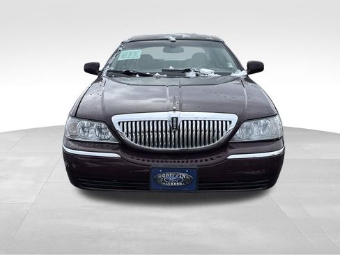 Used 2006 Lincoln Town Car Signature image 3